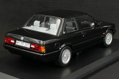 قیمت و خرید ماکت بی ام و BMW E30 325i از برند نورو NOREV